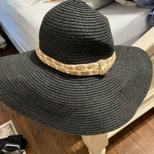 Floppy vacation hat!